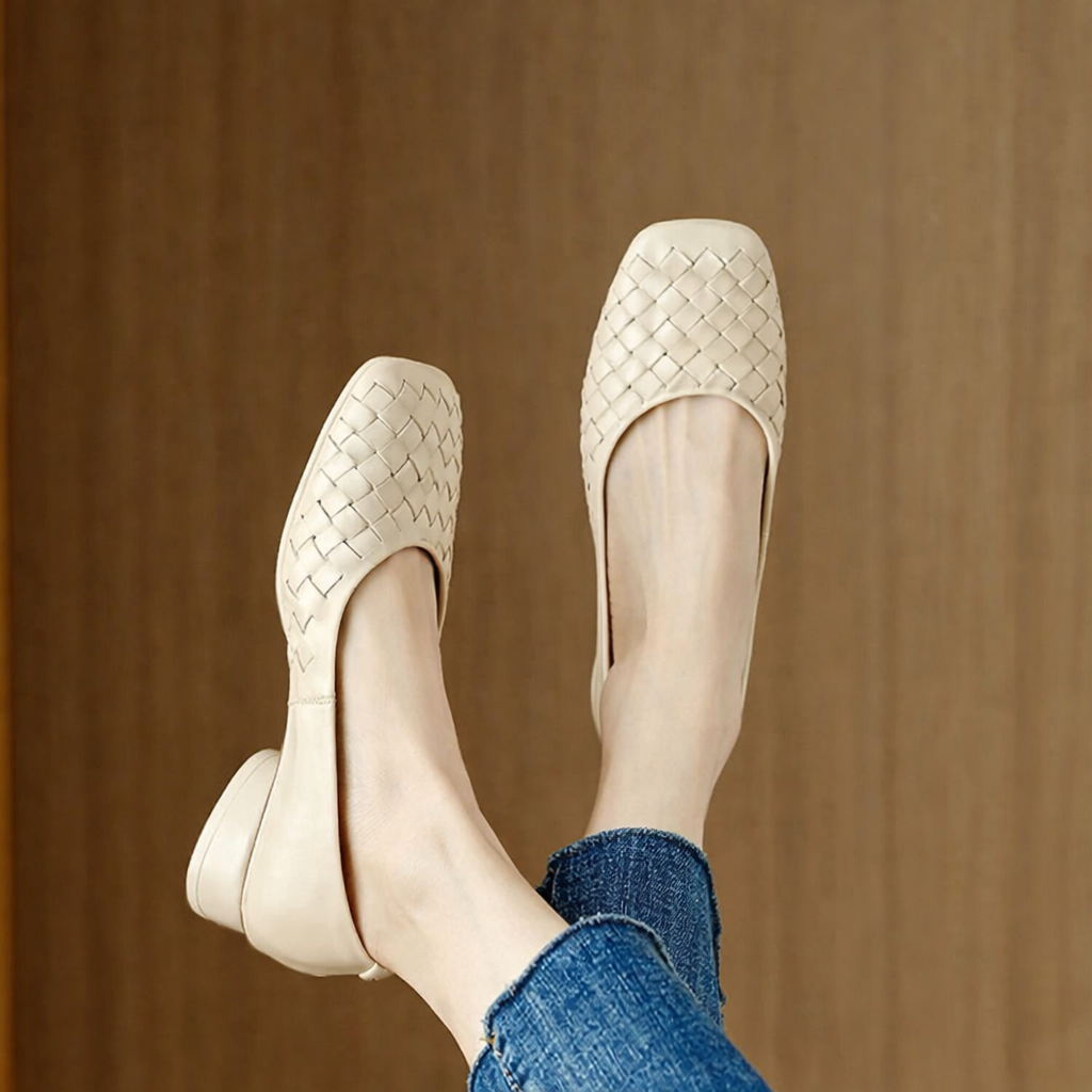 Caroline | The Elegant Flat That Feels as Good as It Looks