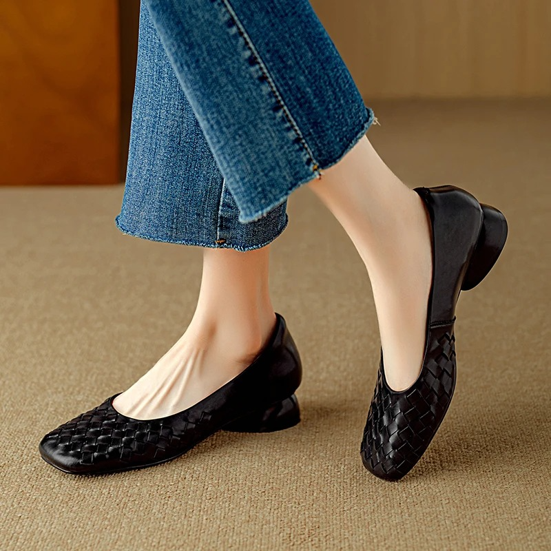 Caroline | The Elegant Flat That Feels as Good as It Looks
