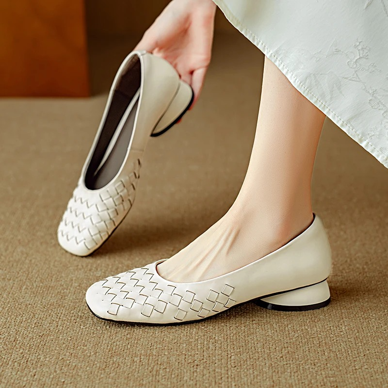 Caroline | The Elegant Flat That Feels as Good as It Looks