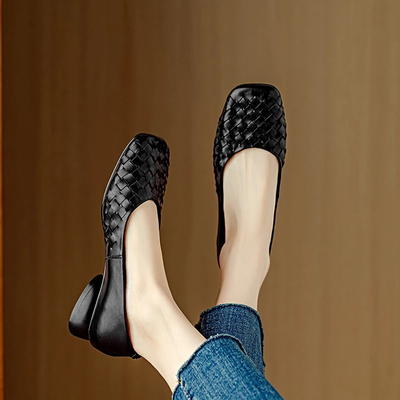 Caroline | The Elegant Flat That Feels as Good as It Looks
